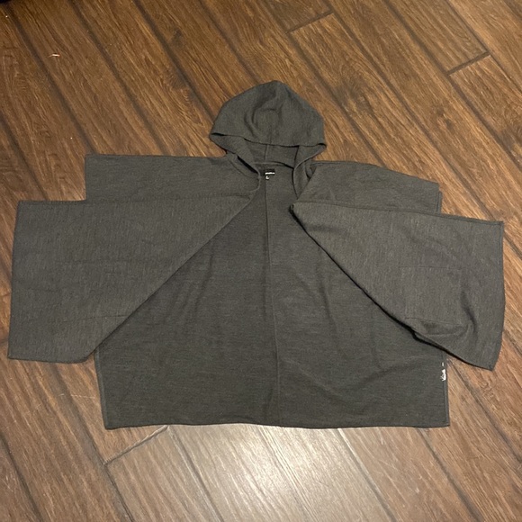 O’Neill Hooded Poncho - Picture 4 of 4